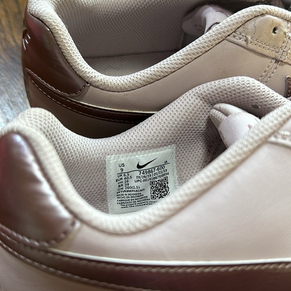 Nike Court Royale Particle Rose/Smokey Mauve size 9 women’s. Excellent Used Cond - Picture 3 of 5